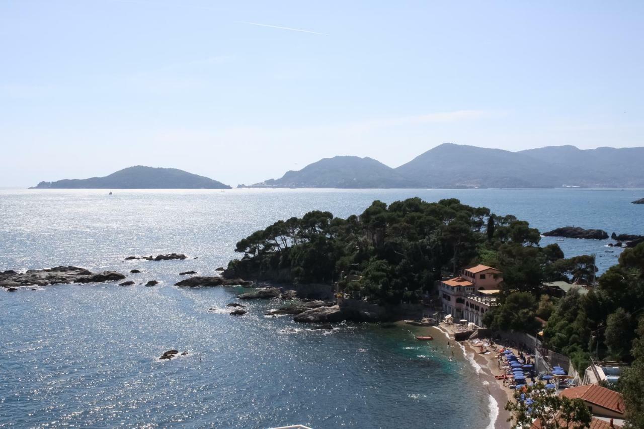 Sulla Spiaggia Di Toto E Tota Tellaro Extérieur photo