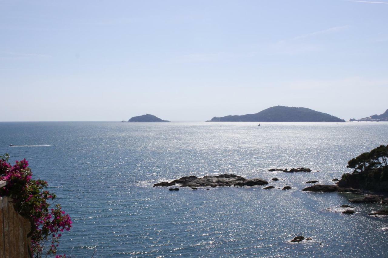 Sulla Spiaggia Di Toto E Tota Tellaro Extérieur photo