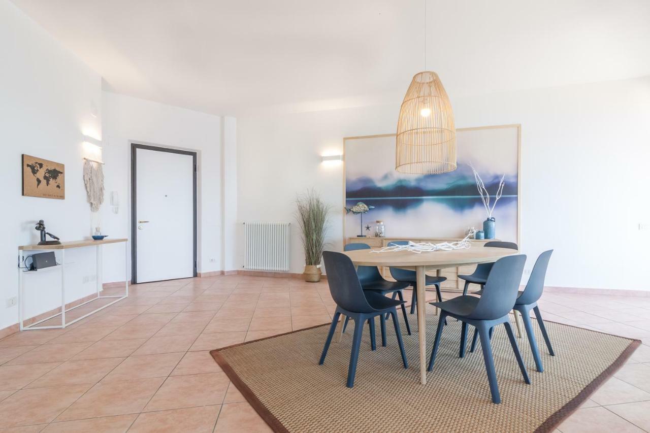 Sulla Spiaggia Di Toto E Tota Tellaro Extérieur photo